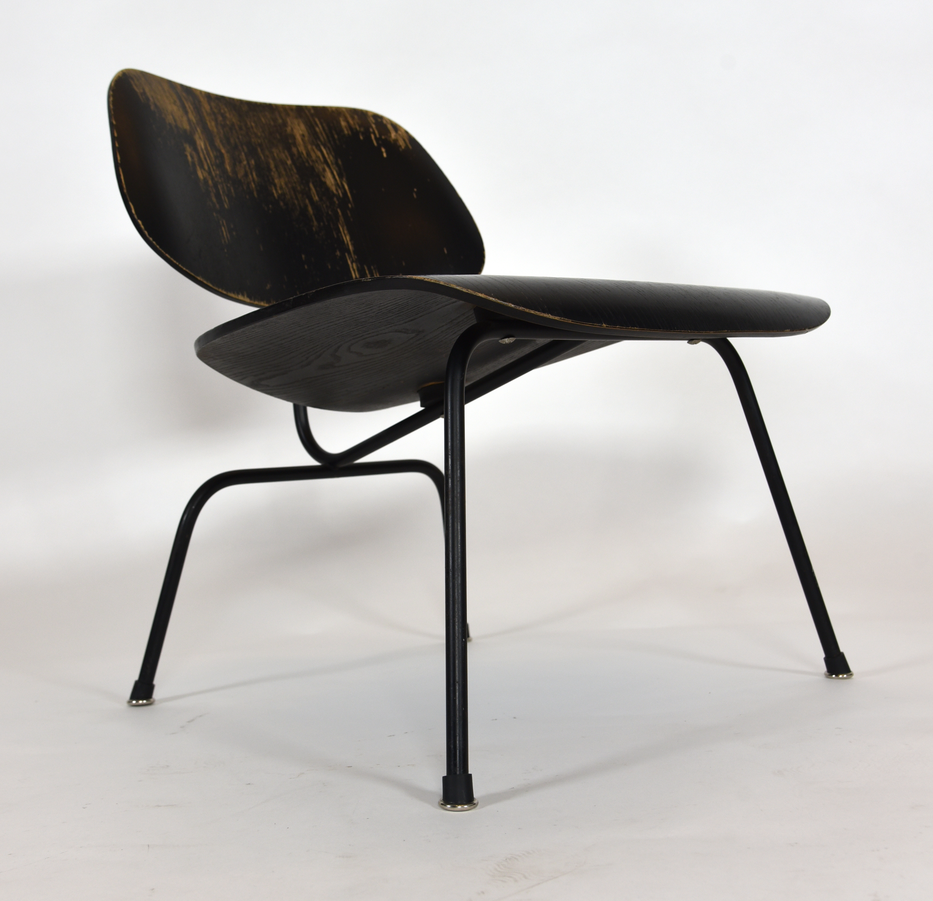 ModernConscienceVintageEamesBlackAnilineLCM_StolenByZackVIncler_01