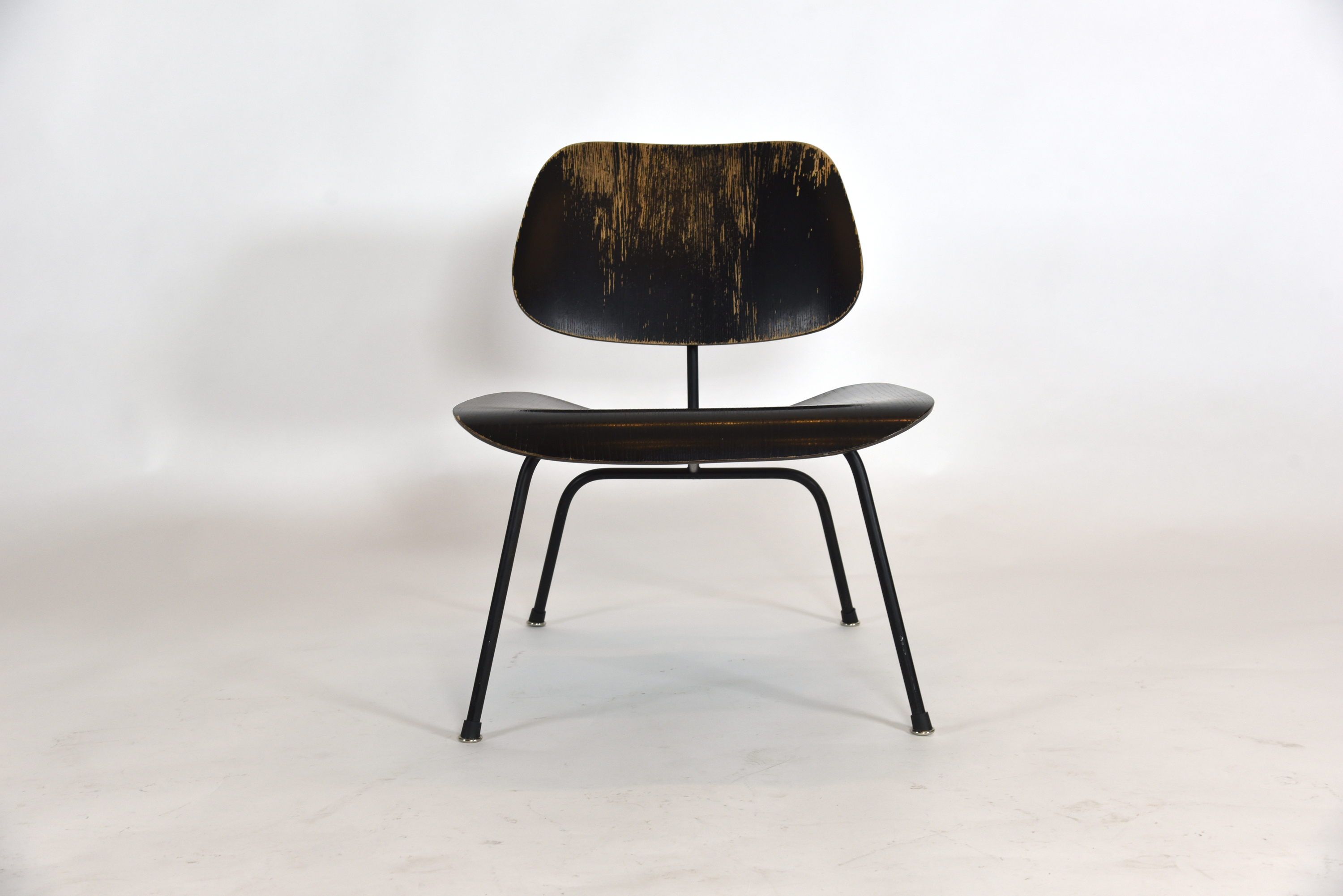 ModernConscienceVintageEamesBlackAnilineLCM_StolenByZackVIncler_02