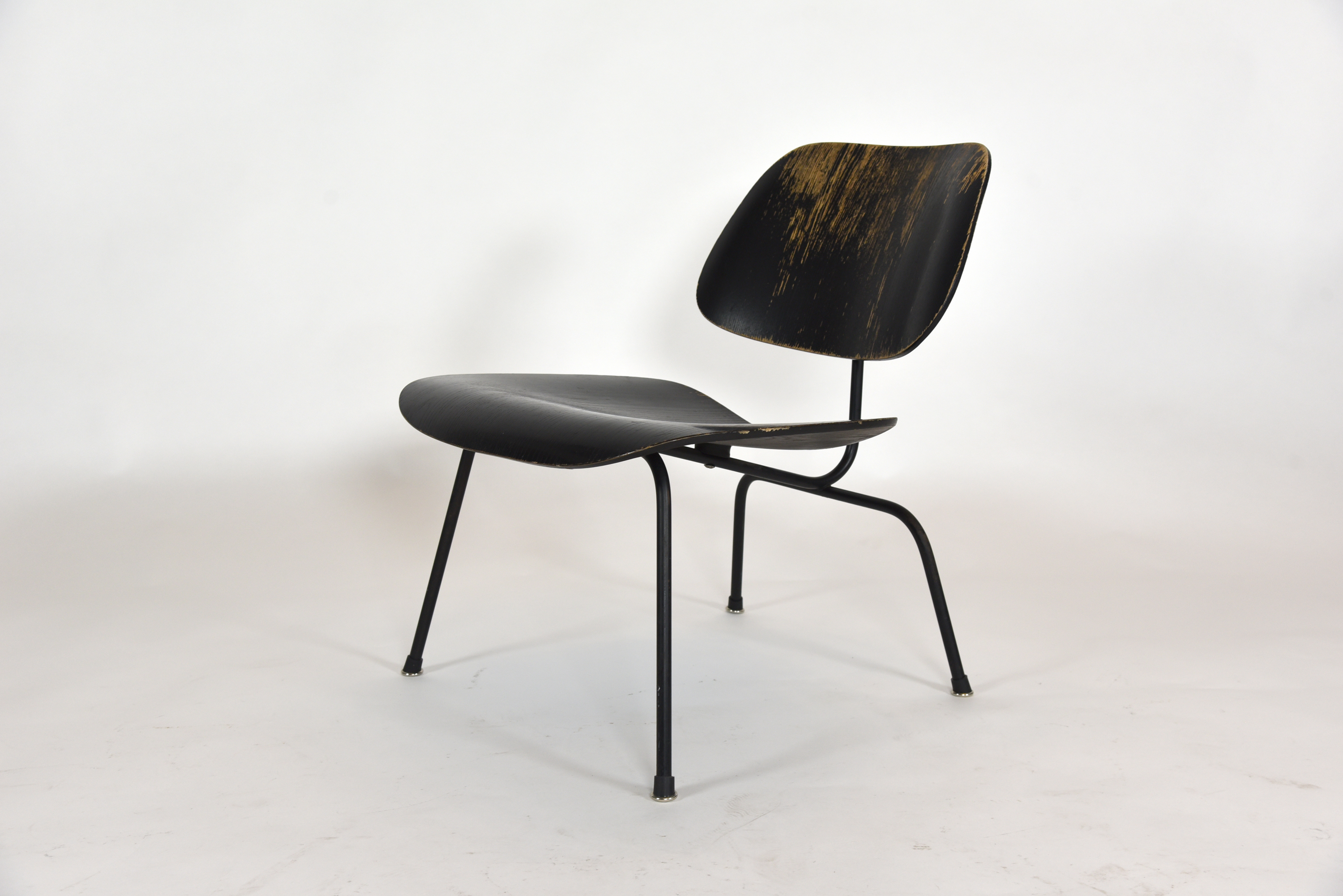 ModernConscienceVintageEamesBlackAnilineLCM_StolenByZackVIncler_03
