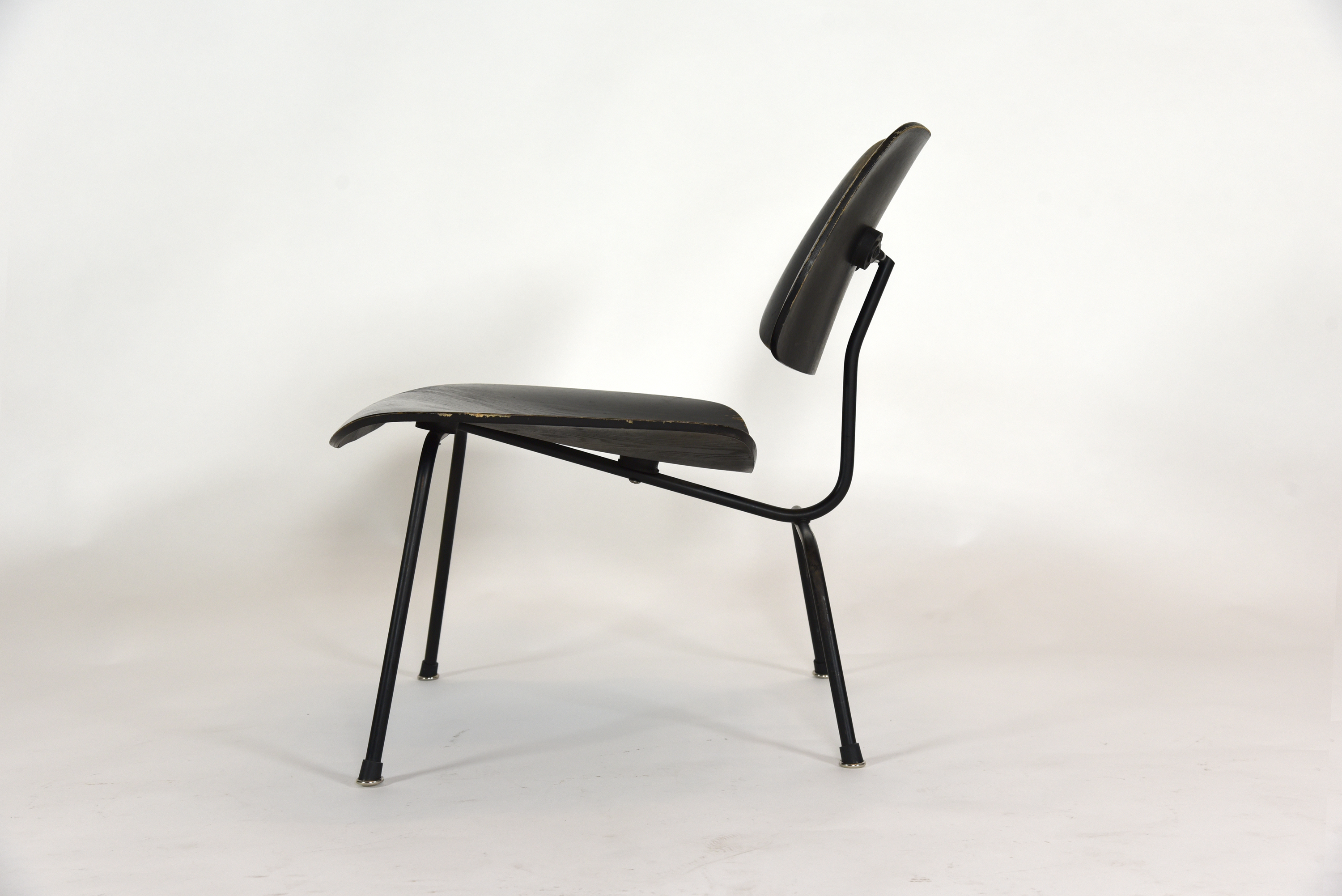 ModernConscienceVintageEamesBlackAnilineLCM_StolenByZackVIncler_04