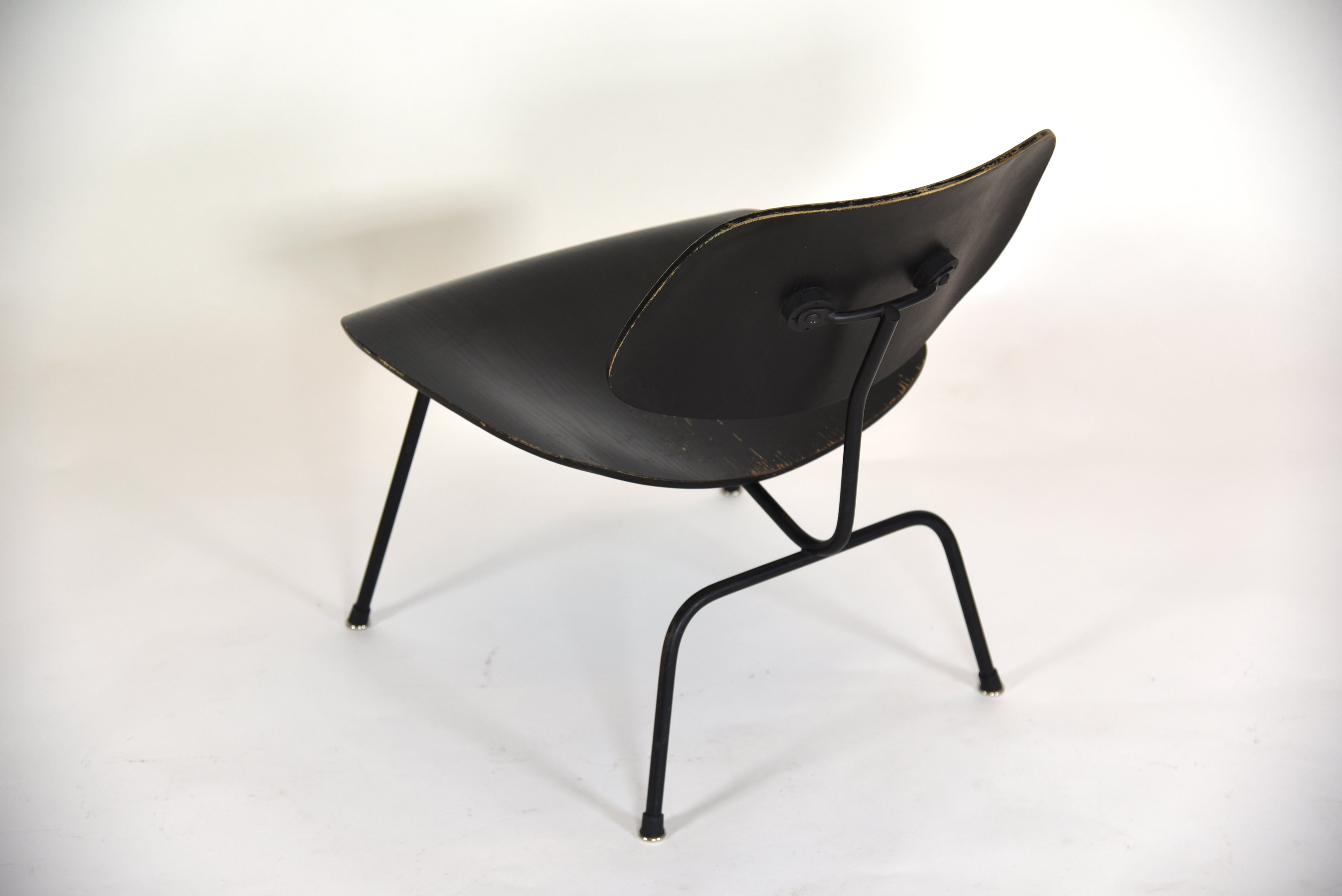 ModernConscienceVintageEamesBlackAnilineLCM_StolenByZackVIncler_06