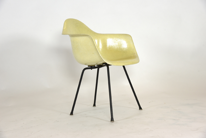 VintageEamesHermanMillerPaleYellowZenithRopeEdgeArmshellDiningChairDAX_01.jpg